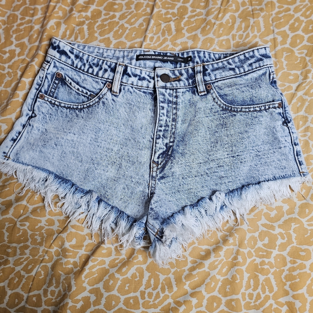 Volcom Acid Washed Micro Fit Womens Jean Shorts - size 29